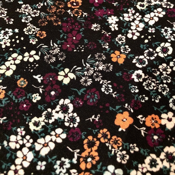 Beautiful floral blouse, perfect condition - Picture 3 of 3